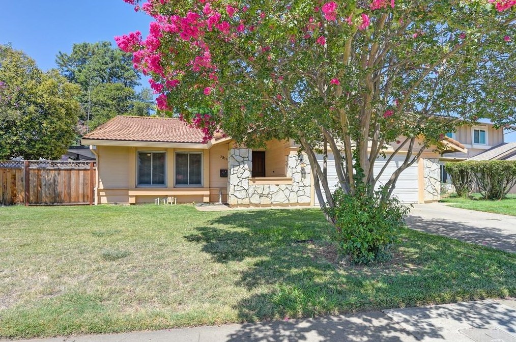 2919 Camarillo Dr, Sacramento CA  95833-1732 exterior