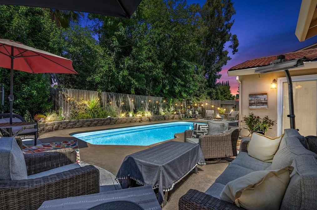 2919 Camarillo Dr, Sacramento CA  95833-1732 exterior