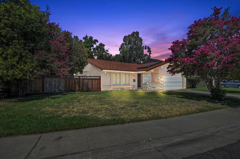 2919 Camarillo Dr, Sacramento CA  95833-1732 exterior
