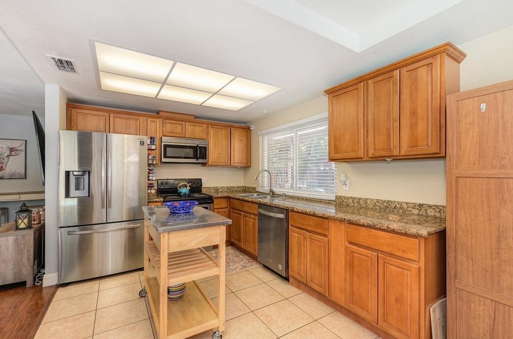 2919 Camarillo Dr, Sacramento CA  95833-1732 exterior