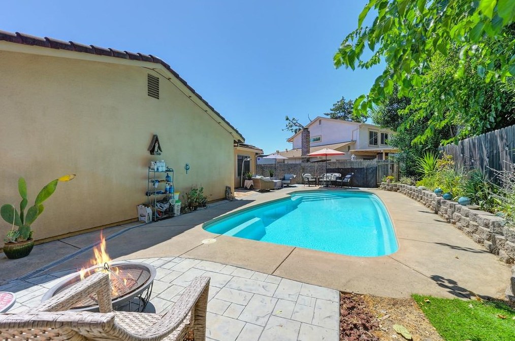 2919 Camarillo Dr, Sacramento CA  95833-1732 exterior