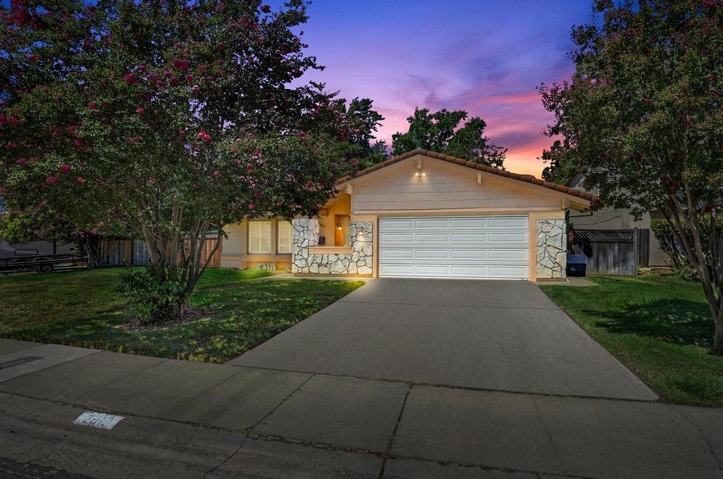 2919 Camarillo Dr, Sacramento CA  95833-1732 exterior