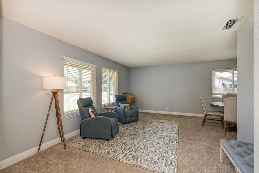 2919 Camarillo Dr, Sacramento CA  95833-1732 exterior