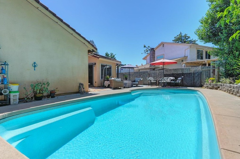 2919 Camarillo Dr, Sacramento CA  95833-1732 exterior