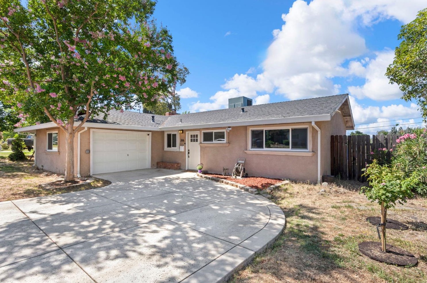 206 Rugosa Dr, Folsom, CA 95630