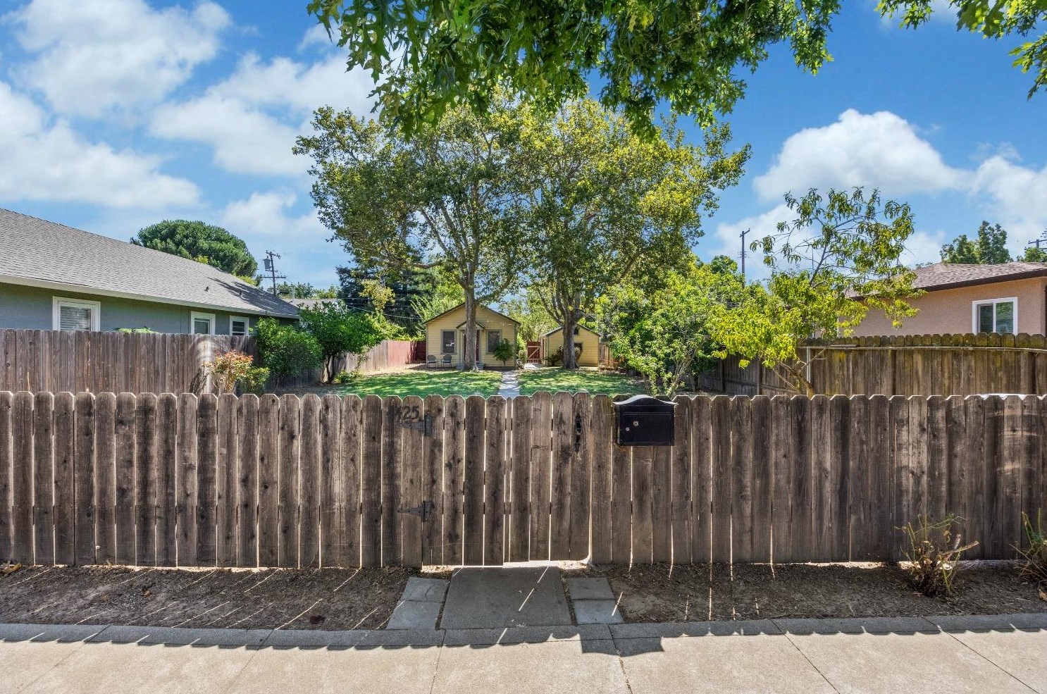 4425 54th St, Sacramento CA  95820-4142 exterior