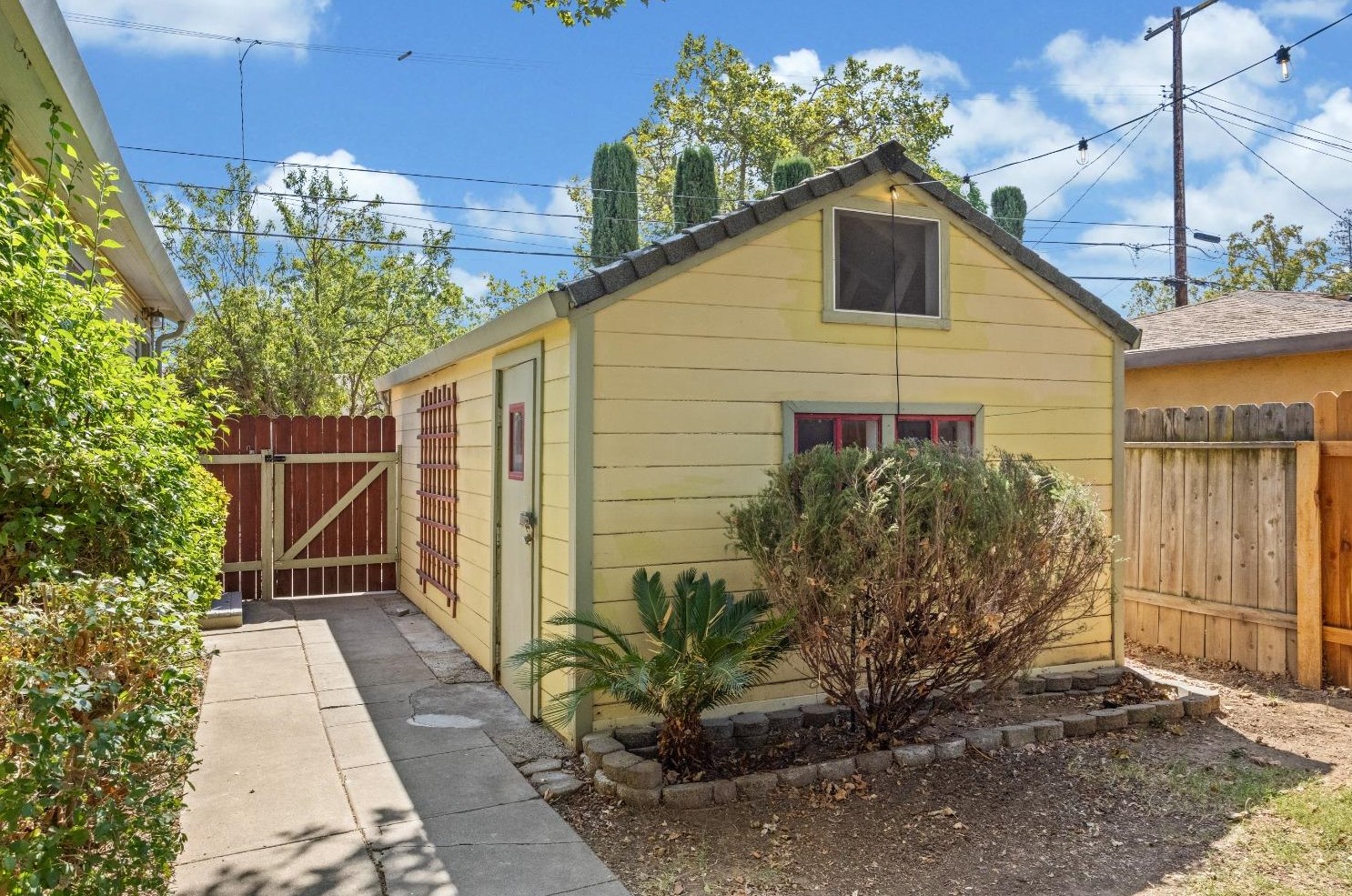 4425 54th St, Sacramento CA  95820-4142 exterior