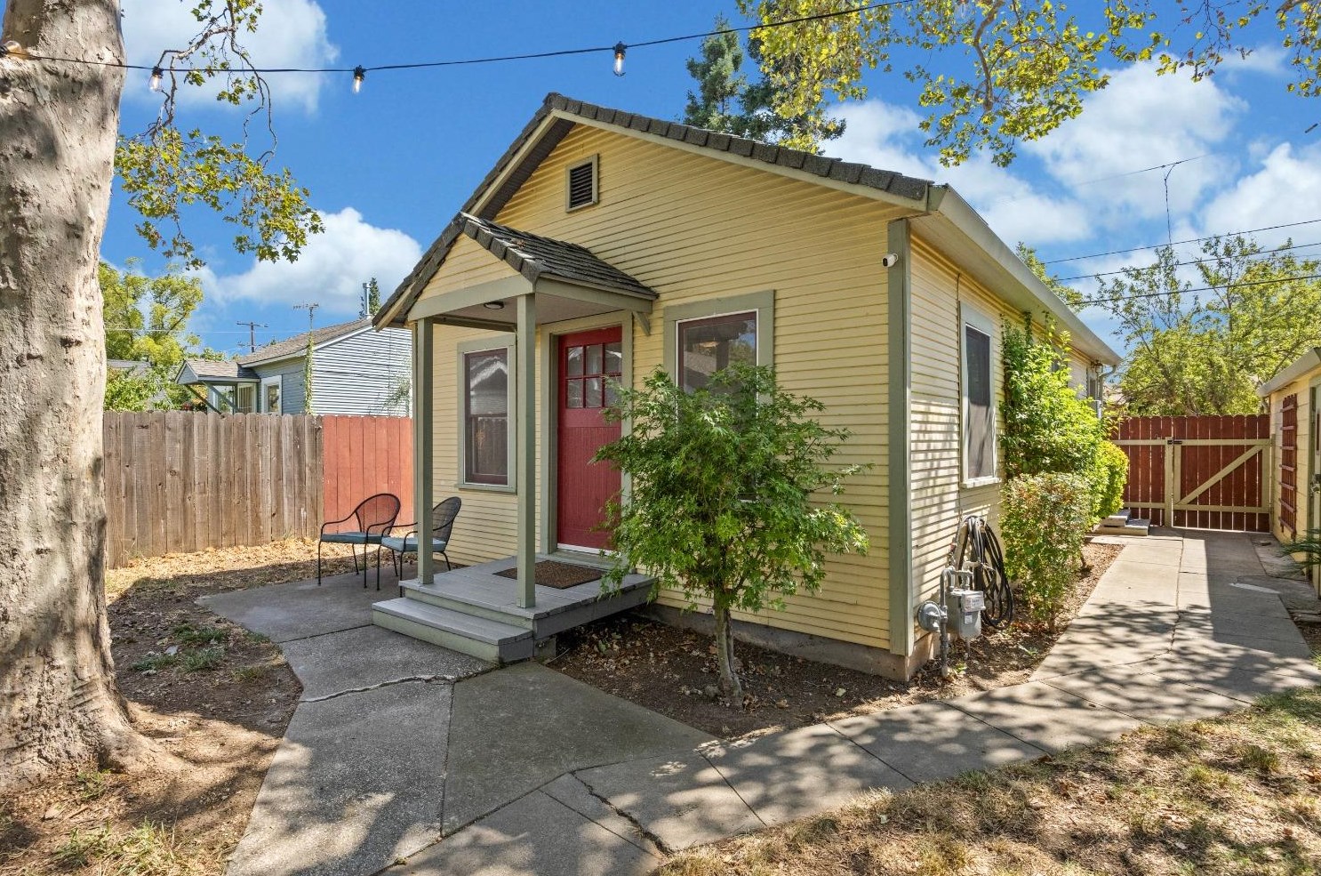 4425 54th St, Sacramento CA  95820-4142 exterior