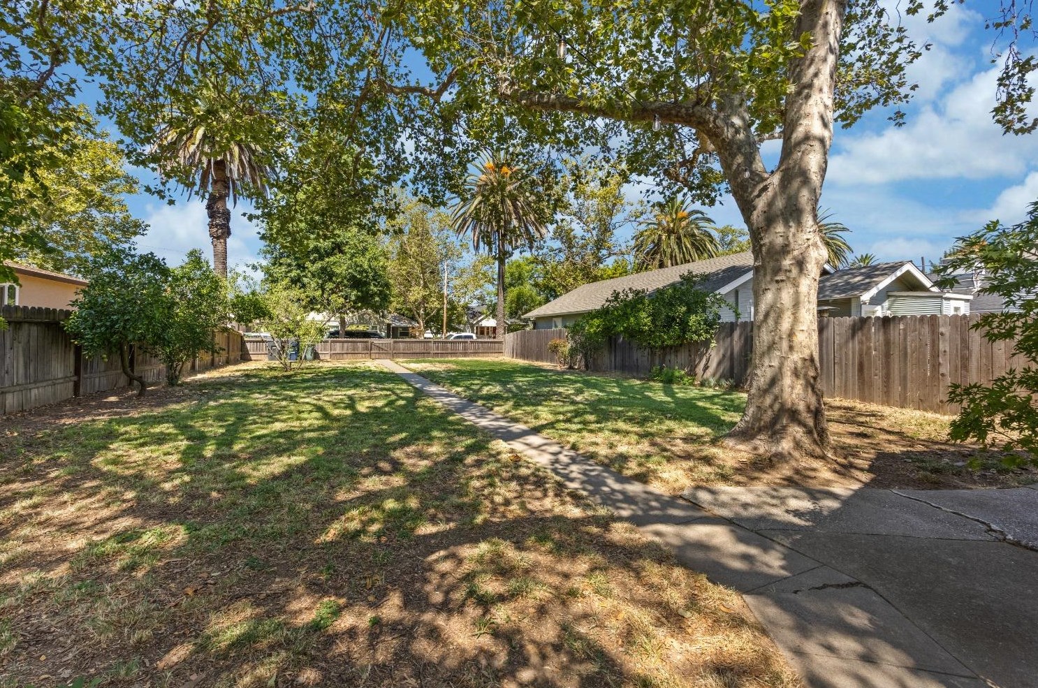 4425 54th St, Sacramento CA  95820-4142 exterior