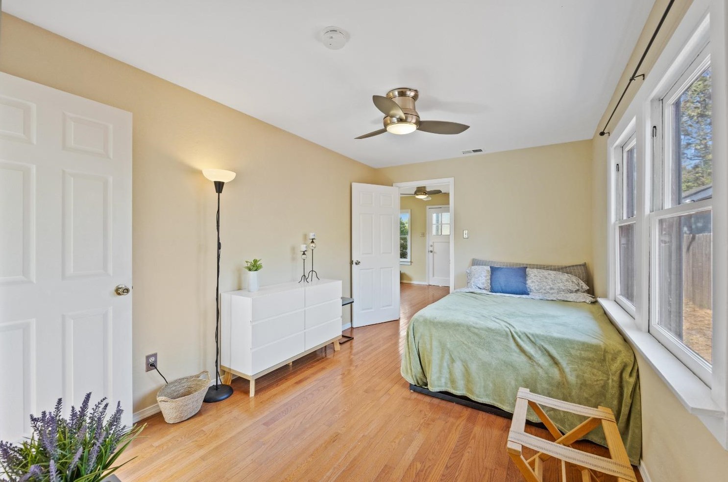 4425 54th St, Sacramento CA  95820-4142 exterior