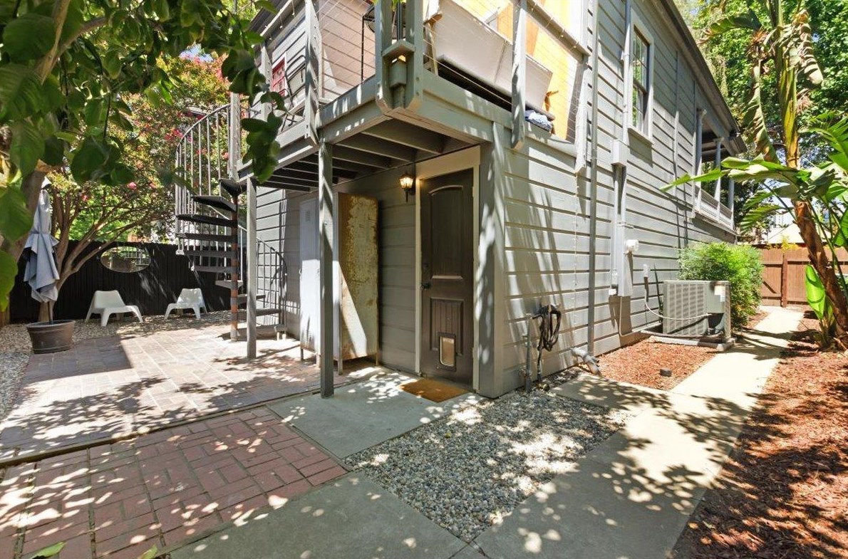 504 T St, Sacramento CA  95811-6916 exterior
