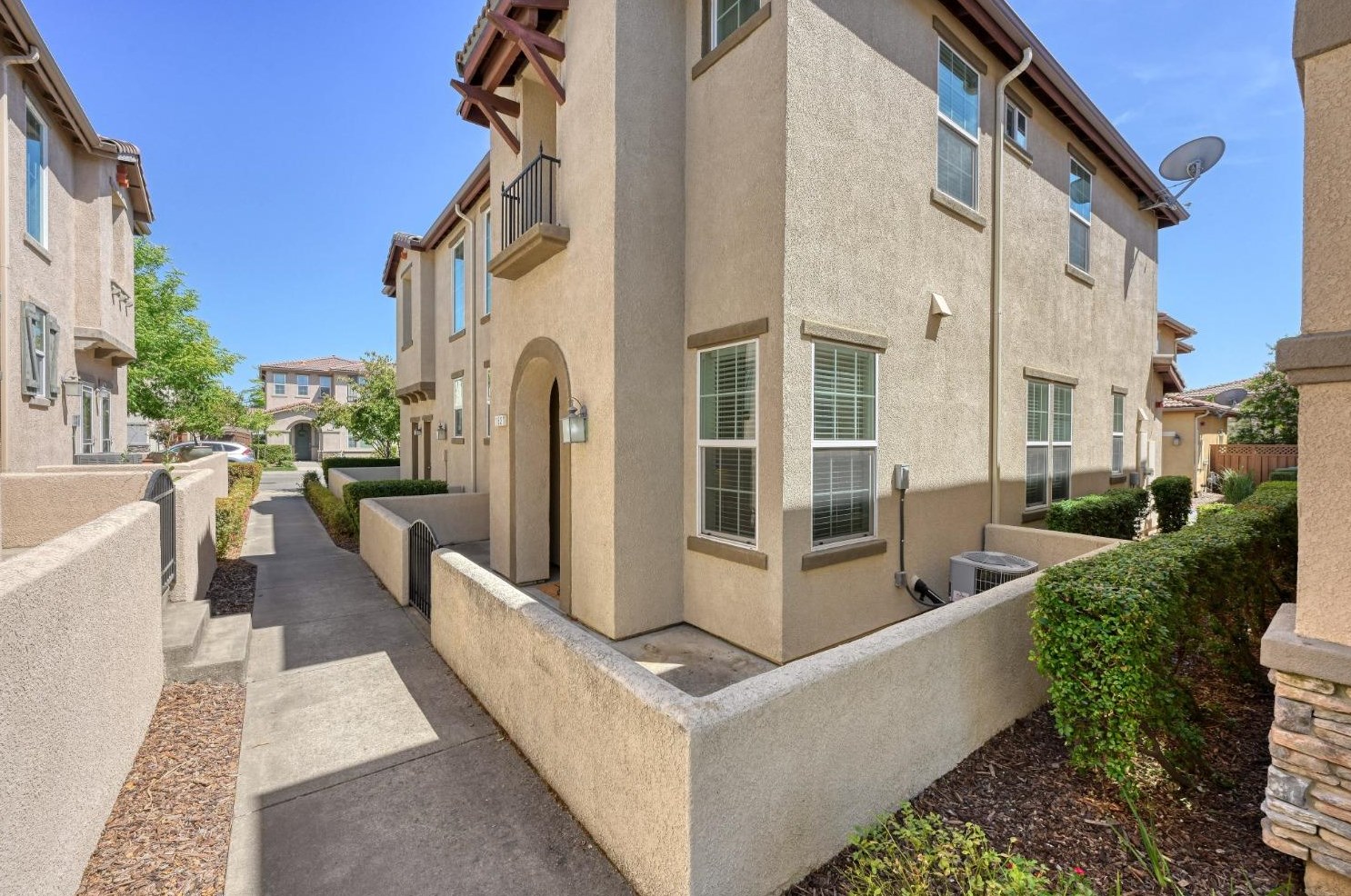 153 Barnhill Dr, Folsom, CA 95630-8736