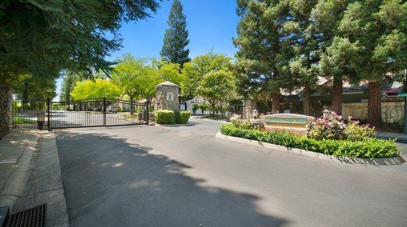 418 Pemberton Ln, Folsom, CA 95630