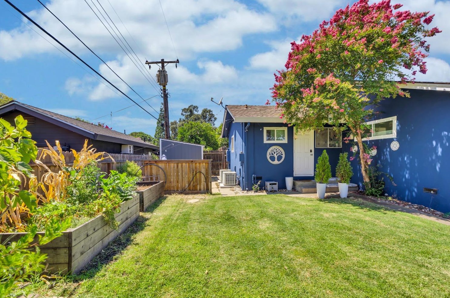 1224 41st Ave, Sacramento CA  95822-2943 exterior