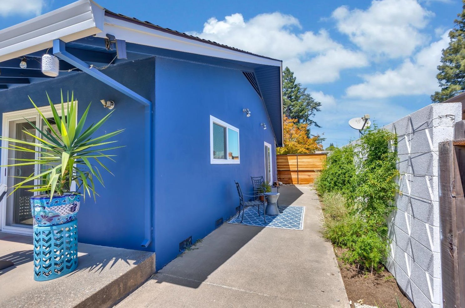 1224 41st Ave, Sacramento CA  95822-2943 exterior