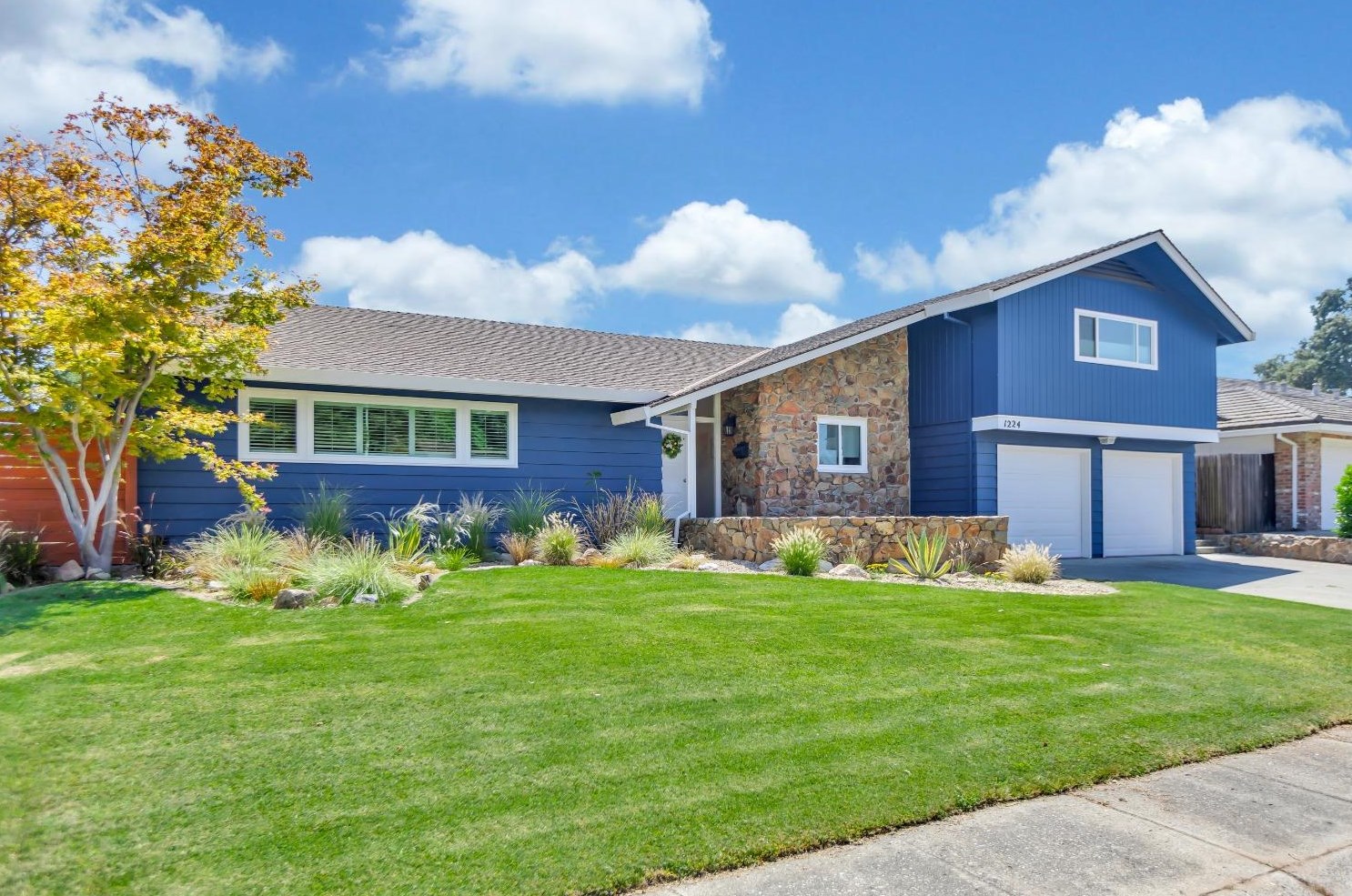 1224 41st Ave, Sacramento CA  95822-2943 exterior
