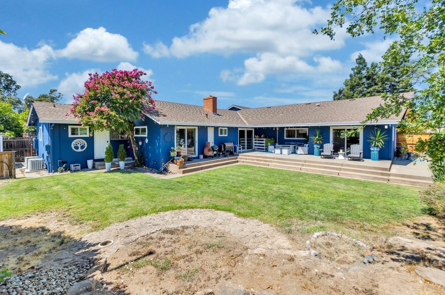 1224 41st Ave, Sacramento CA  95822-2943 exterior