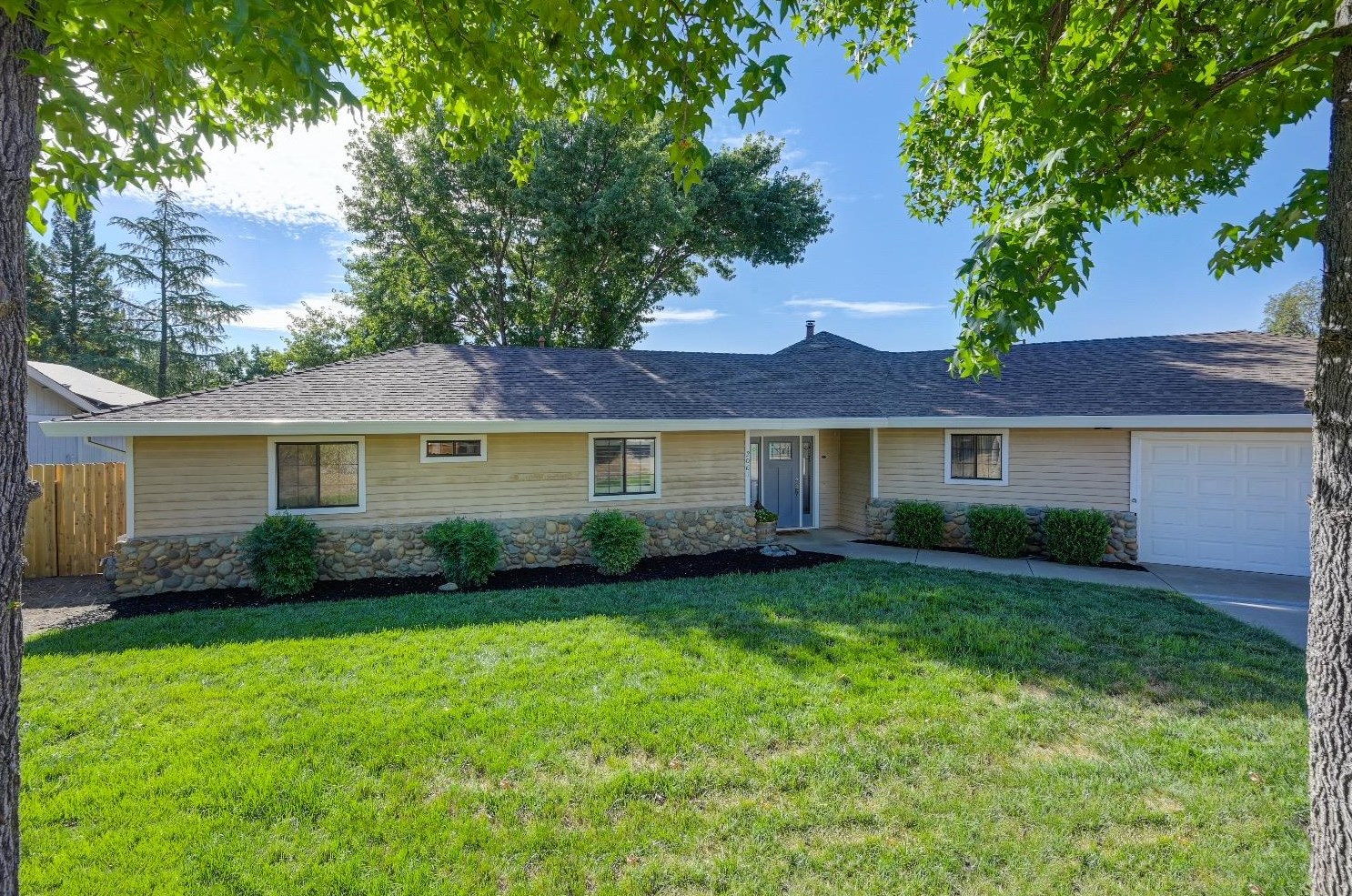 2061 Wood Mar Dr, Folsom, CA 95762