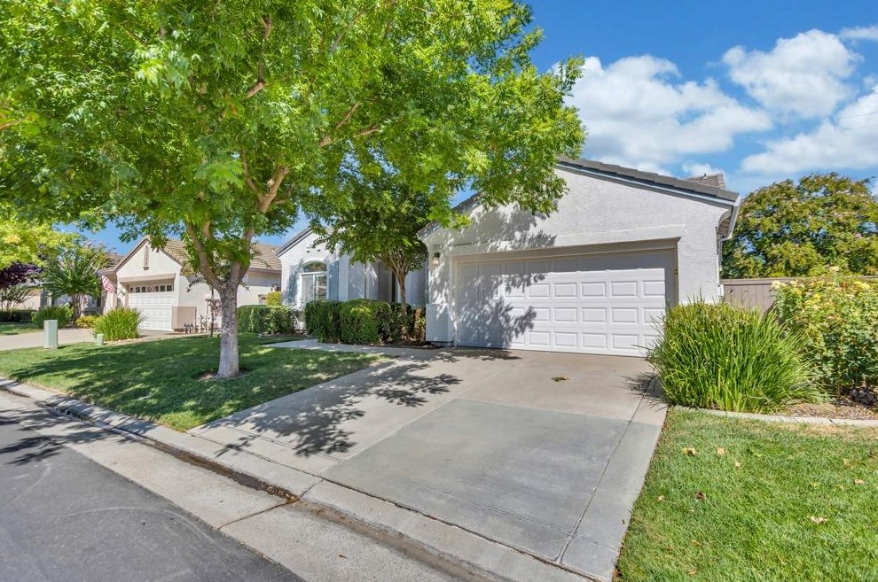 2517 Emerald Lake Ln, Elk Grove, CA 95758