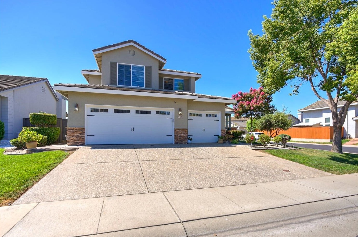 8424 Kingmont Way, Elk Grove, CA 95624