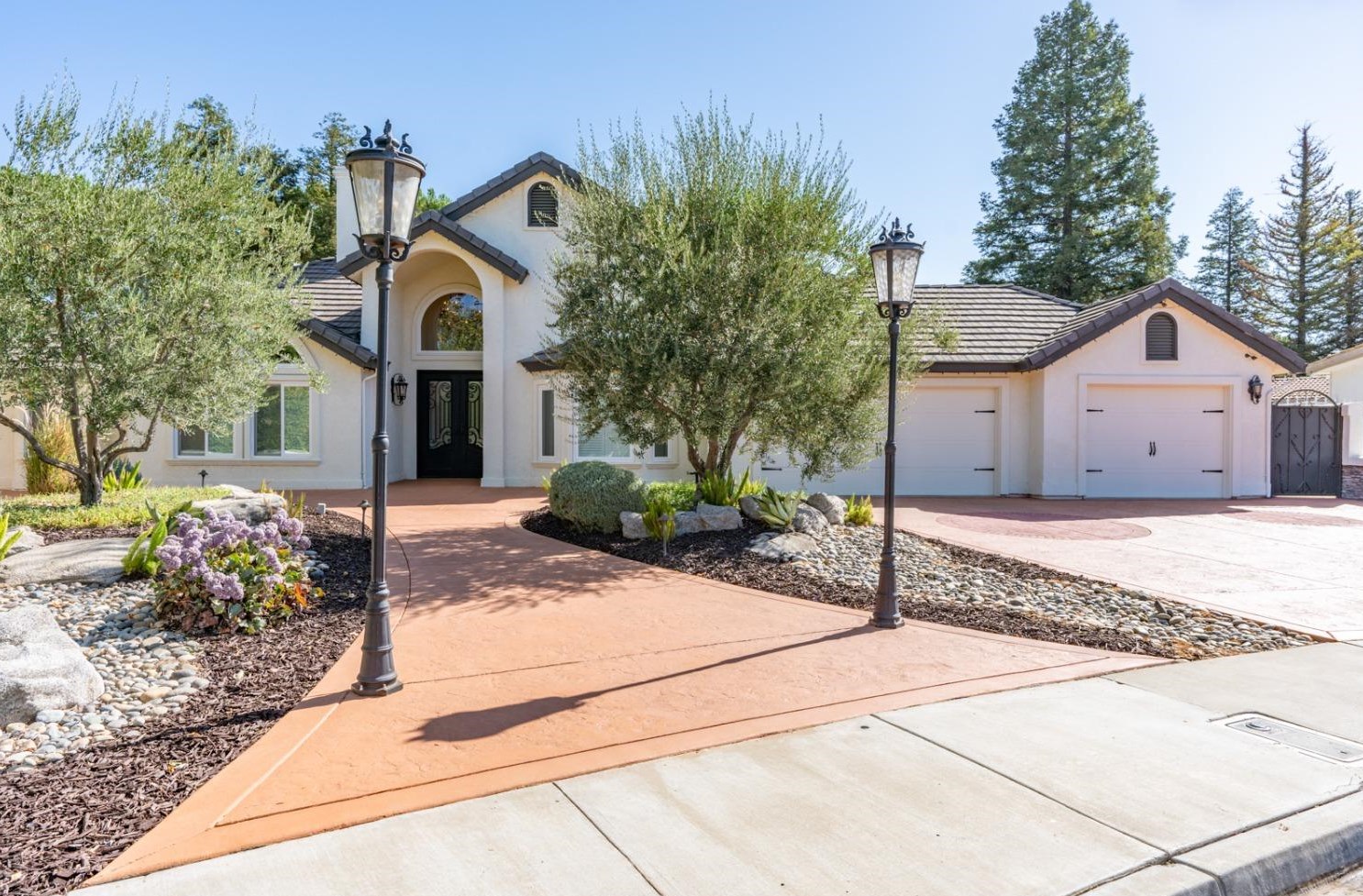 424 Crescent Dr, Los Banos, CA 93635