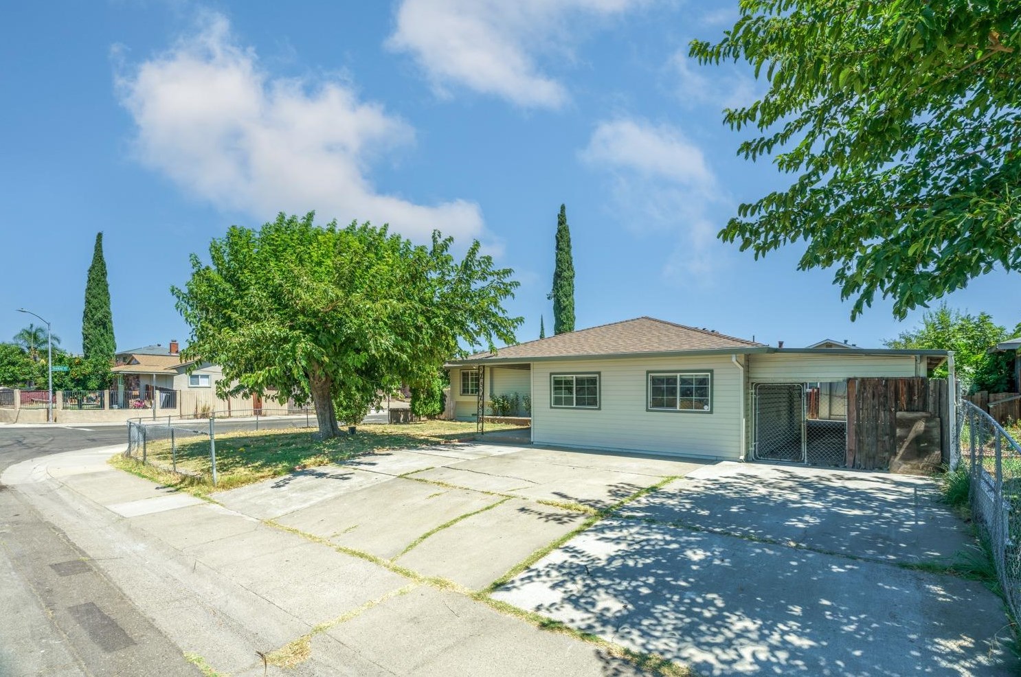 7729 24th St, Sacramento, CA 95832-1334