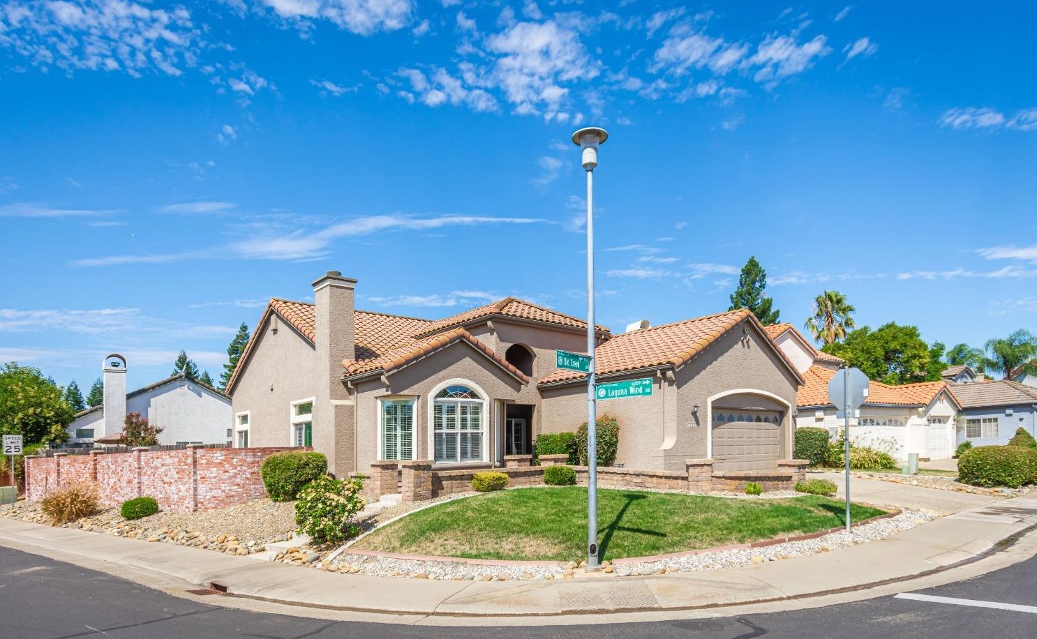 9098 Old Creek Dr, Elk Grove, CA 95758