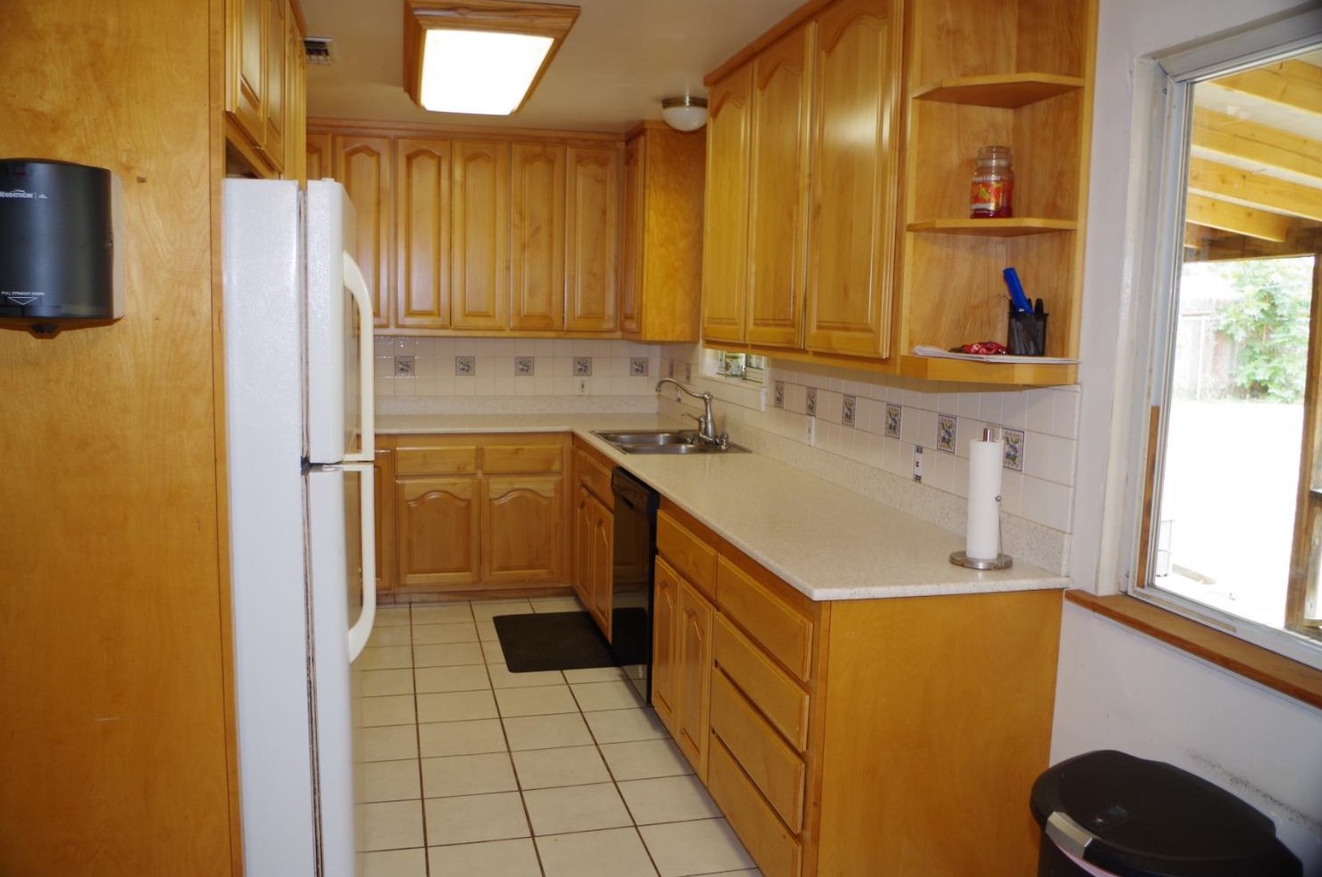 6433 Miles Ln, Carmichael, CA 95608