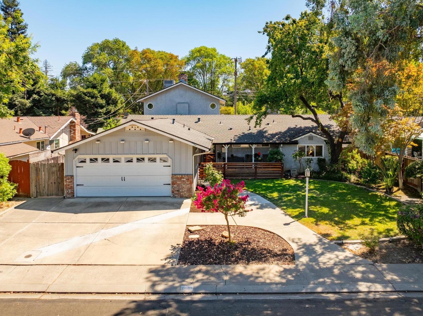 1030 Mount Vernon Dr, Modesto, CA 95350-3034