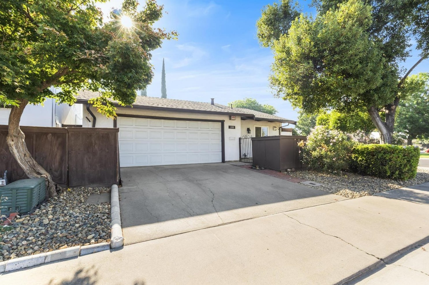 300 Avila Ct, Modesto, CA 95354