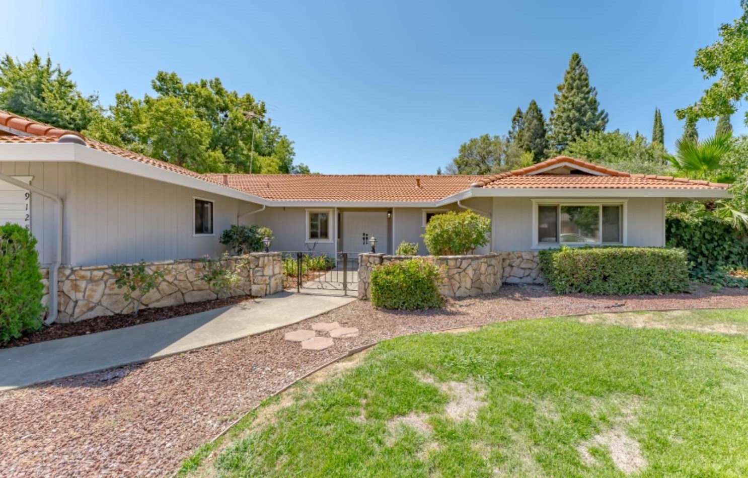 9128 Orangevale Ave, Citrus Heights, CA 95662-4118