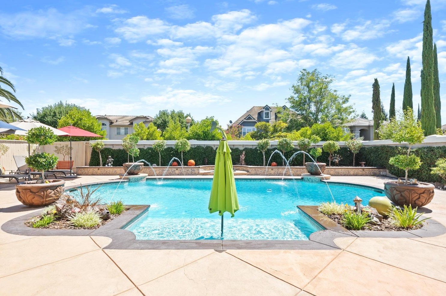 9229 Daylor St, Elk Grove, CA 95758