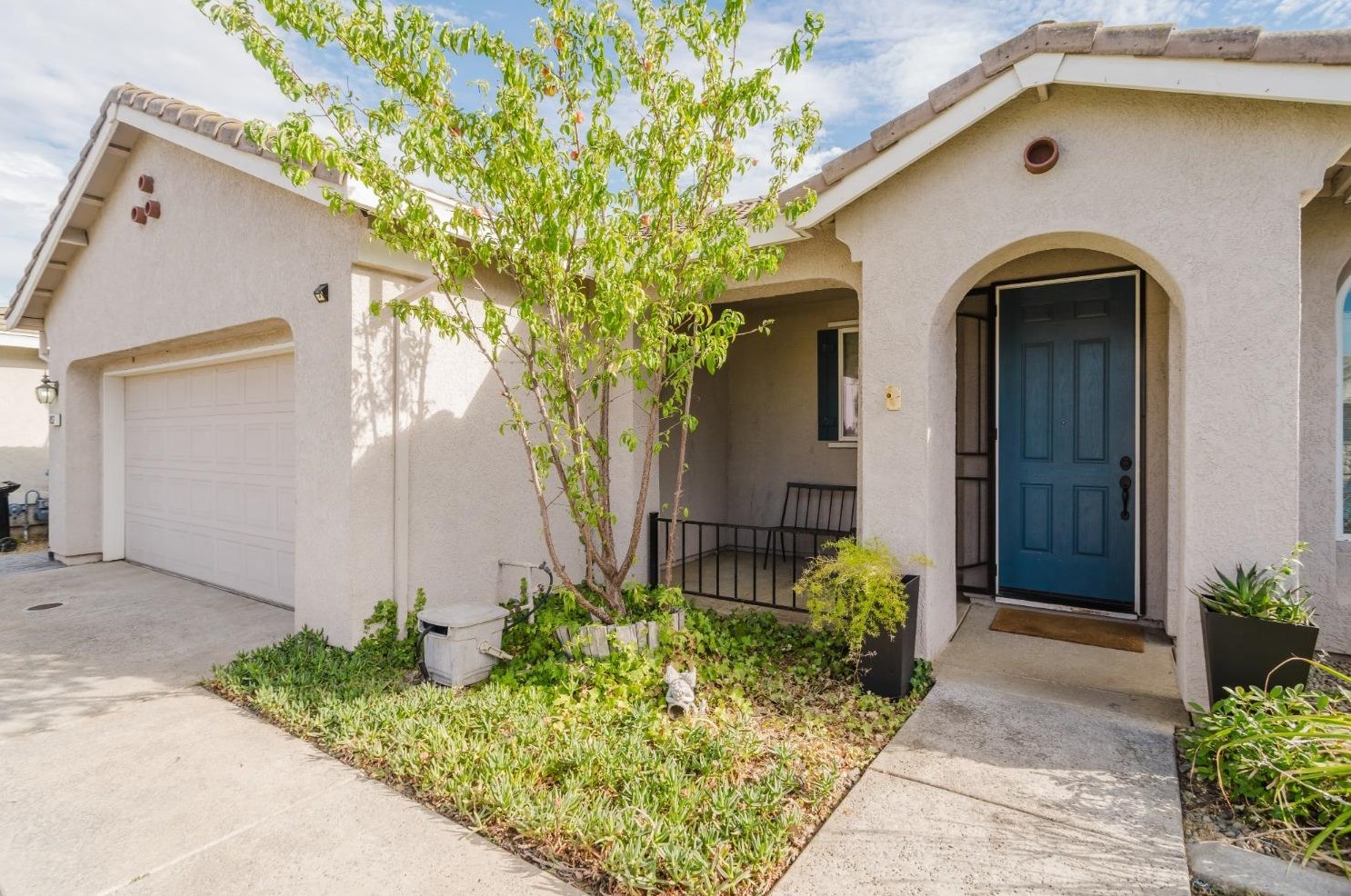 10152 Waterfield Dr, Elk Grove, CA 95757