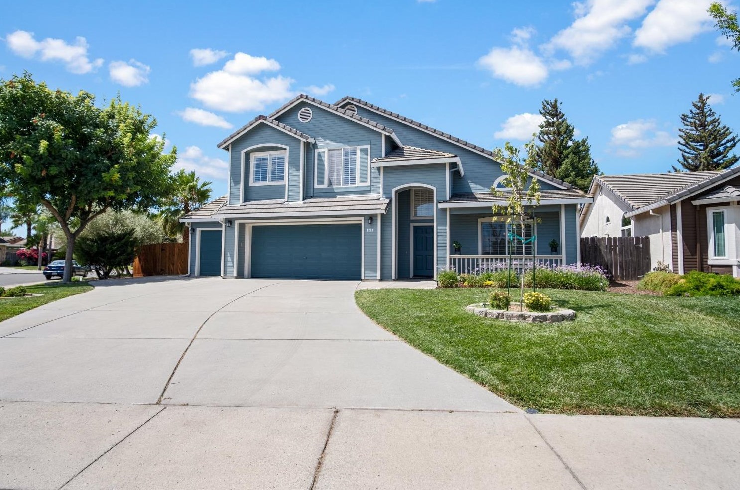 1213 Riverpark Ct, Modesto, CA 95351