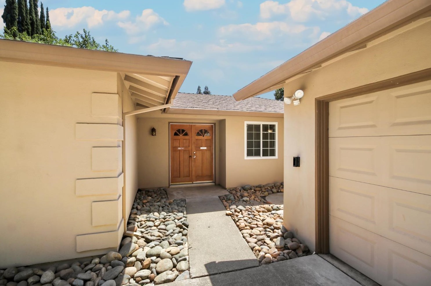 8932 Sawtelle Way, Sacramento, CA 95826-2135
