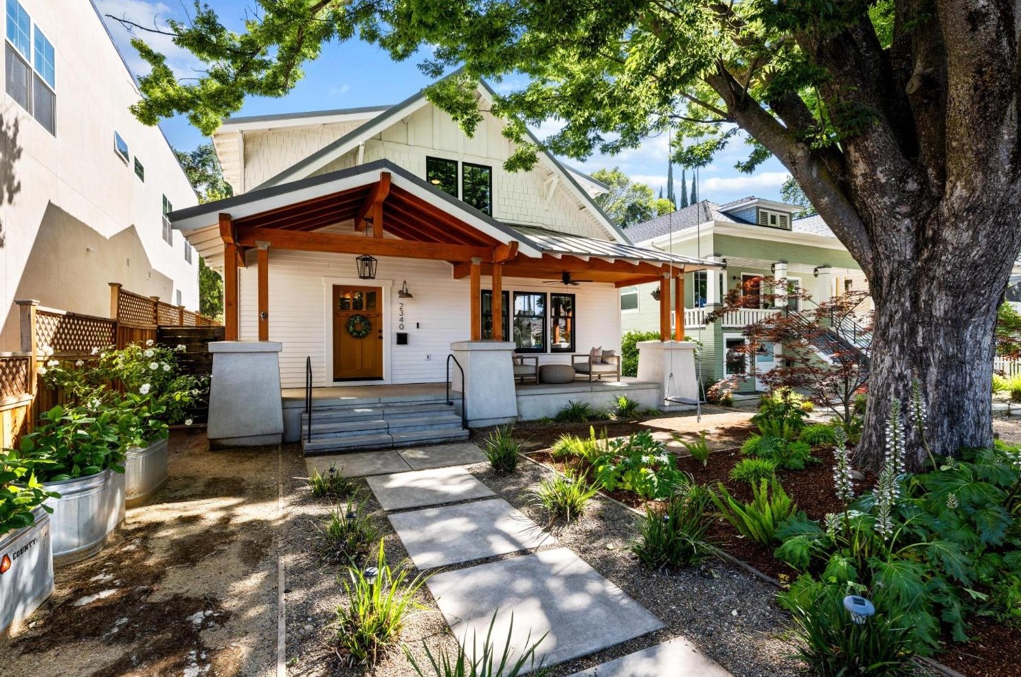 2340 Castro Way, Sacramento CA  95818-3234 exterior