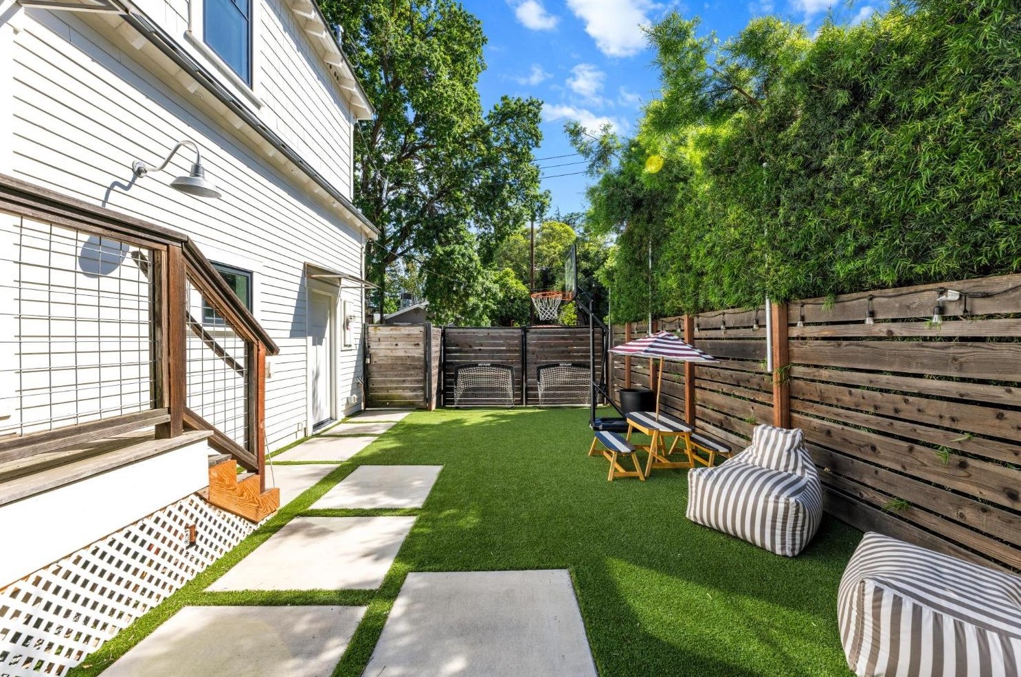 2340 Castro Way, Sacramento CA  95818-3234 exterior