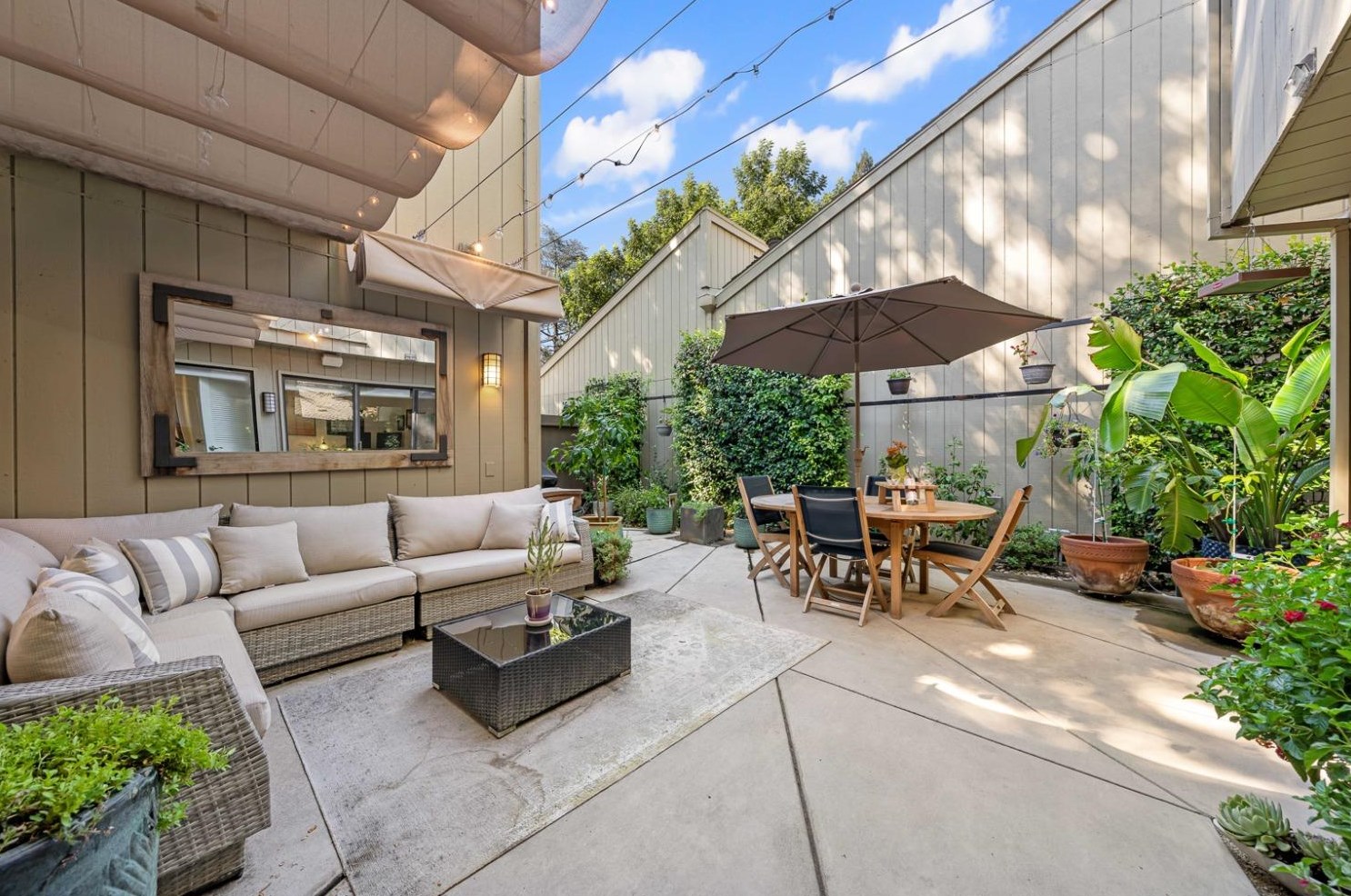 1581 University Ave, Sacramento CA  95825-6863 exterior