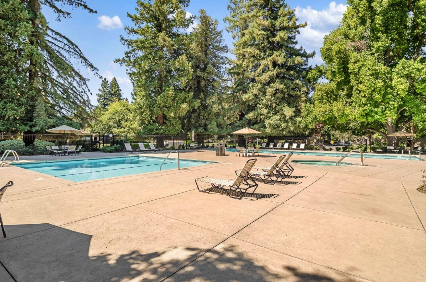 1581 University Ave, Sacramento CA  95825-6863 exterior