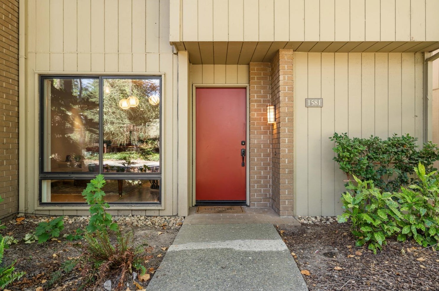 1581 University Ave, Sacramento CA  95825-6863 exterior