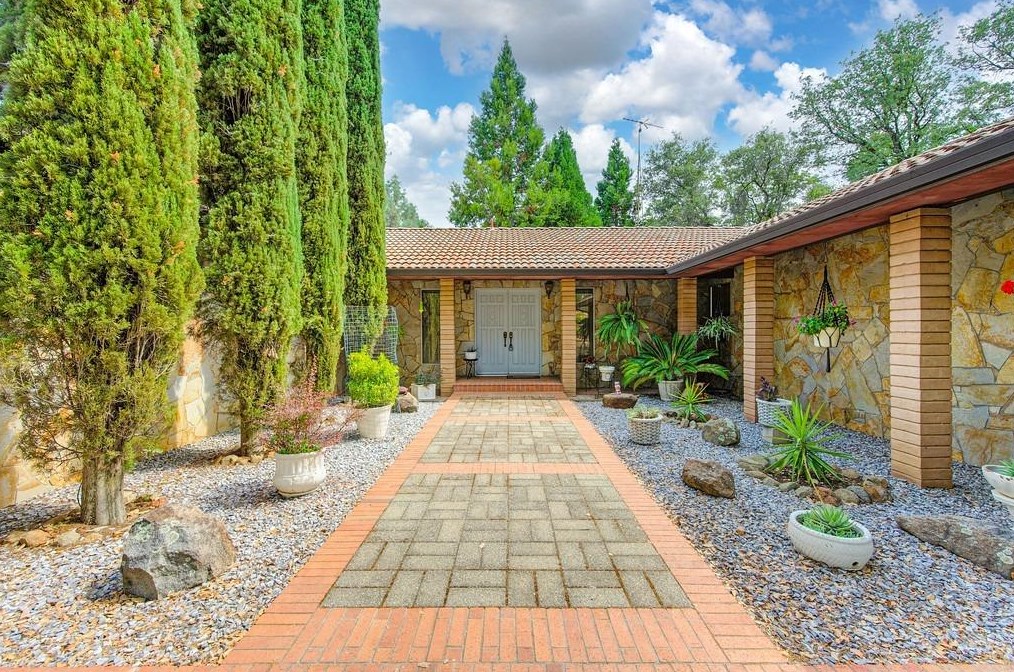 3672 Homestead Rd, Rescue, CA 95672