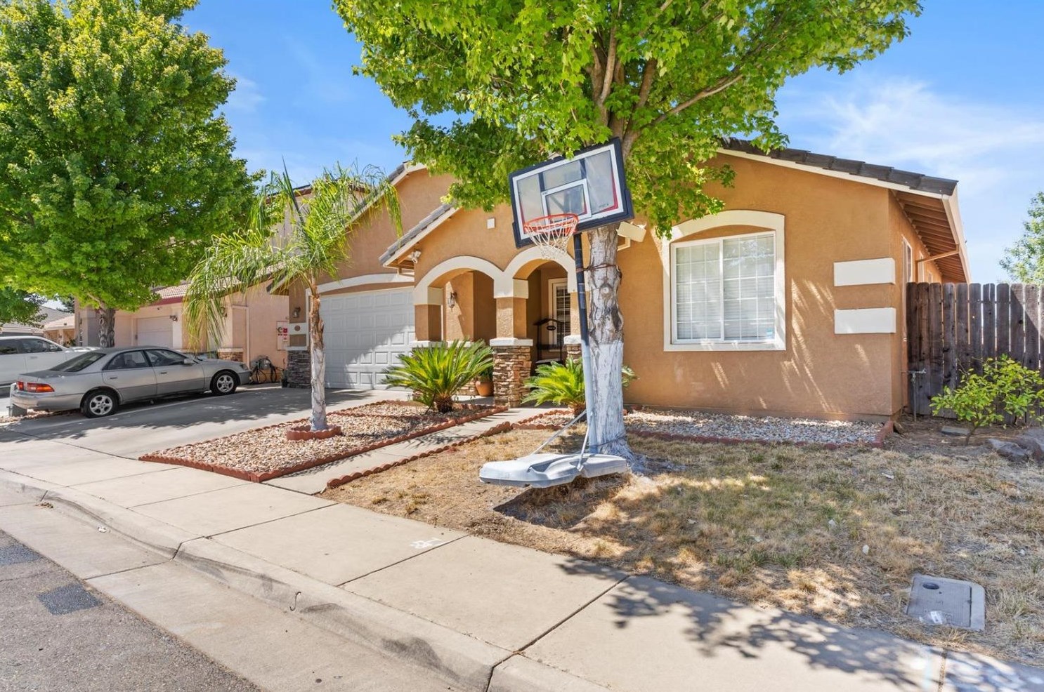 2562 Emerald Dr, Yuba City, CA 95991