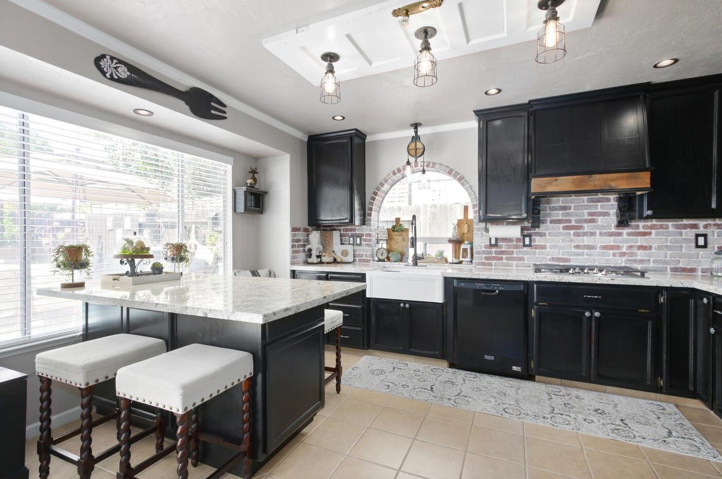 9483 Crowell Dr, Elk Grove, CA 95624