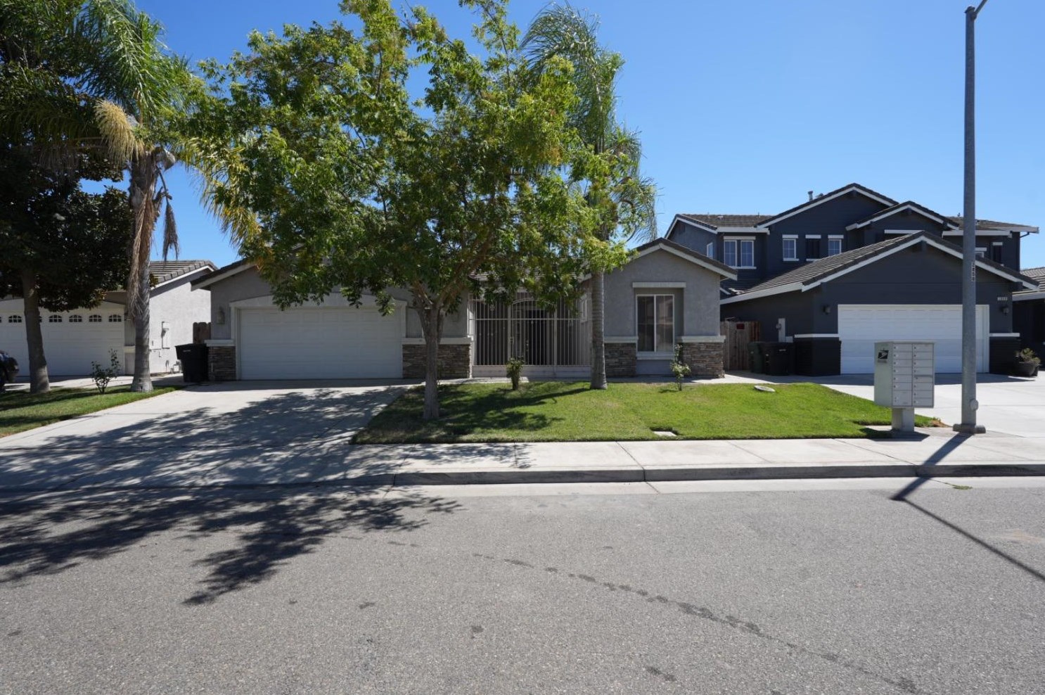 2860 Tulare Ct, Livingston, CA 95334