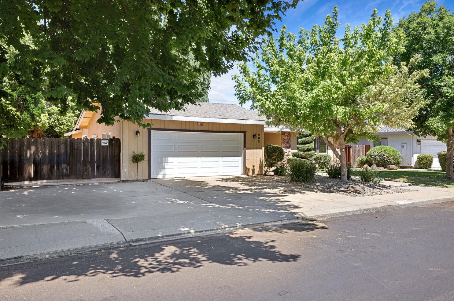905 Rugby Ln, Modesto, CA 95356