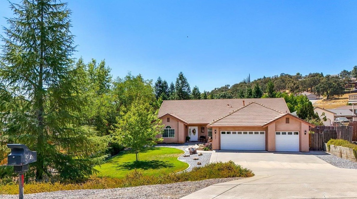 2090 Vista Del Lago Dr, Valley Springs, CA 95252