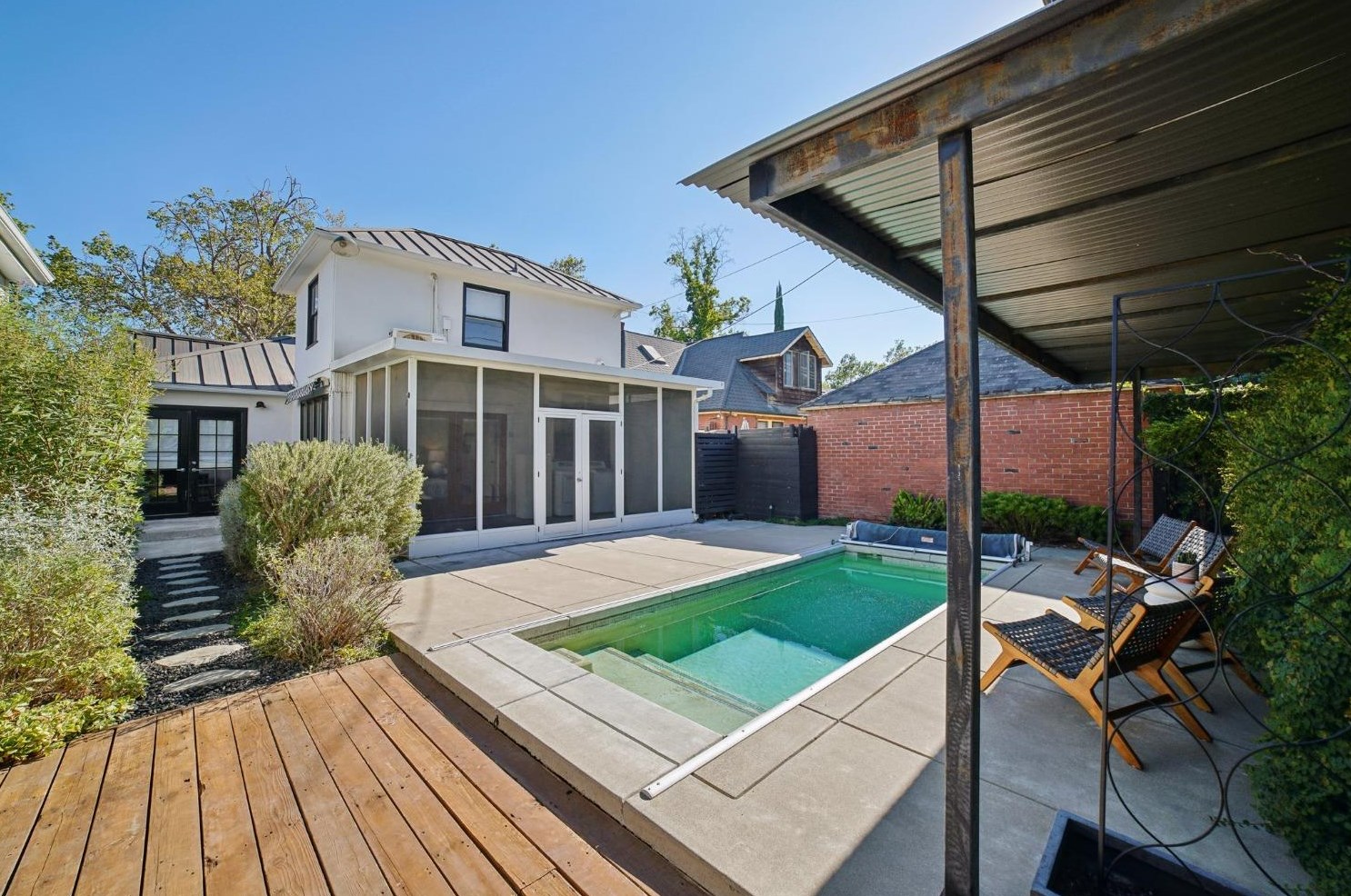 2871 3rd Ave, Sacramento CA  95818-2707 exterior