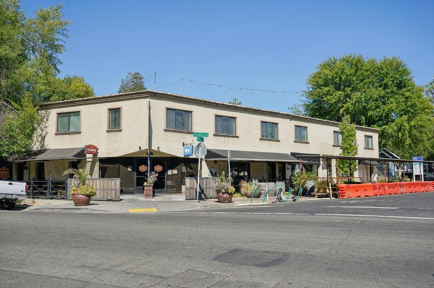 2871 3rd Ave, Sacramento CA  95818-2707 exterior