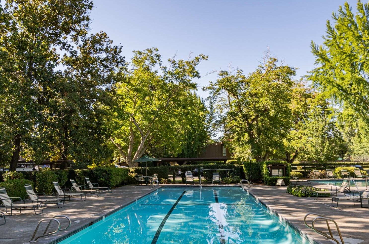 2290 Woodside Ln, Sacramento CA  95825-7410 exterior