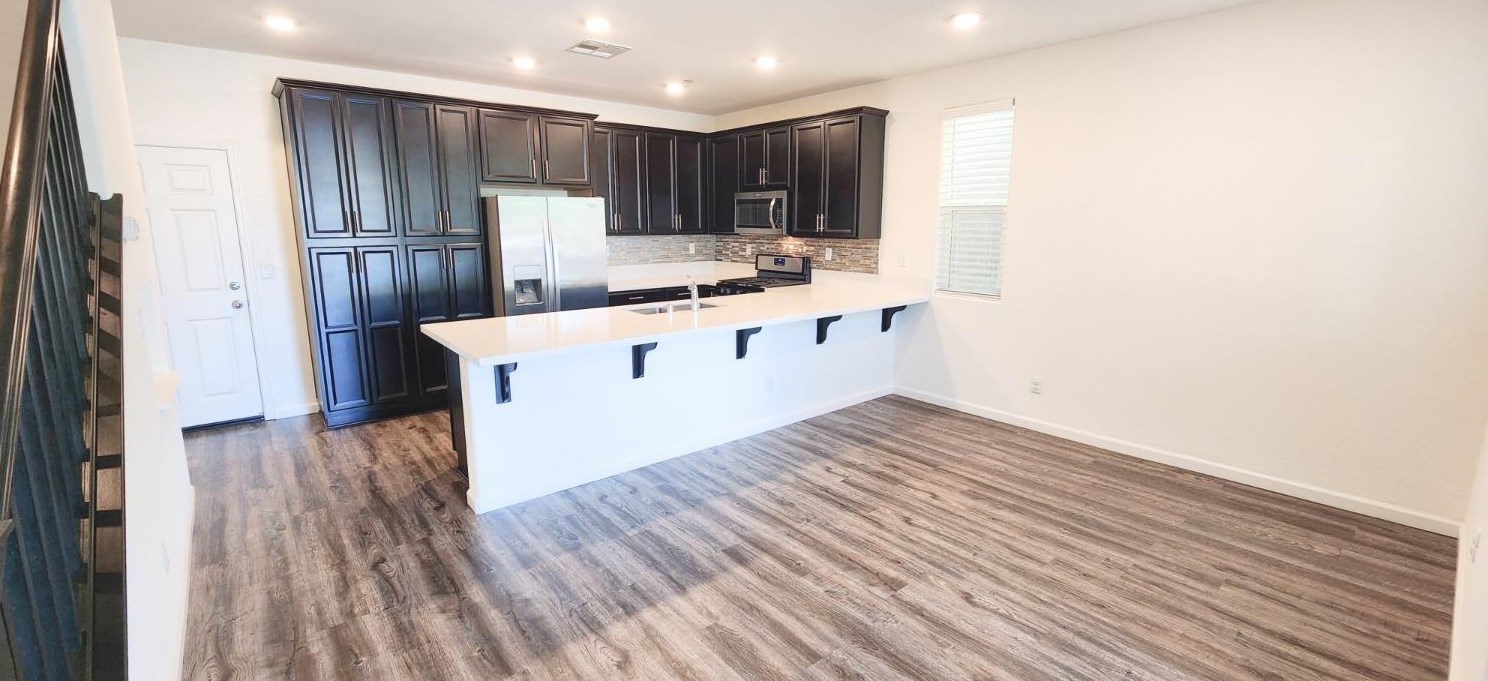 11088 International Dr, Rancho Cordova, CA 95670